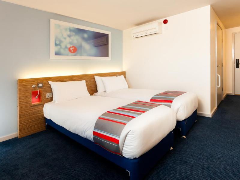 Travelodge High Wycombe Central Exteriör bild